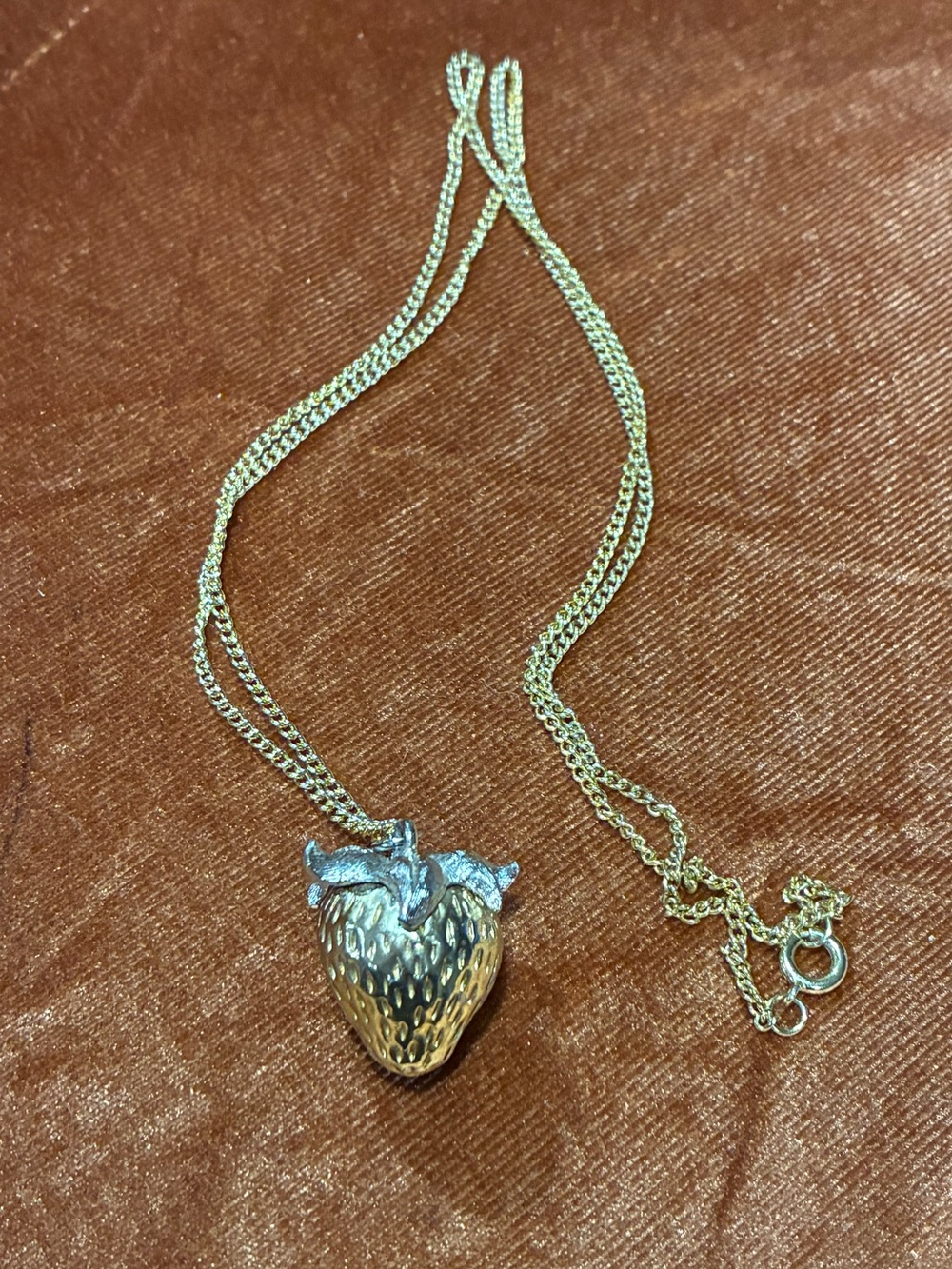 Vintage Gold Tone Strawberry 🍓 Pendant Necklace